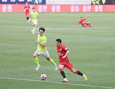 包含胡安佩瑞斯绝杀封神，瓦伦西亚险胜出线晋级的词条